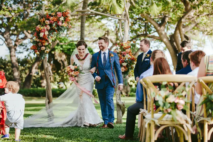 Just married couple at Olowalu Plantation House