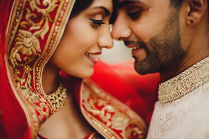 sweet-face-to-face-couple-portrait-miki-studios