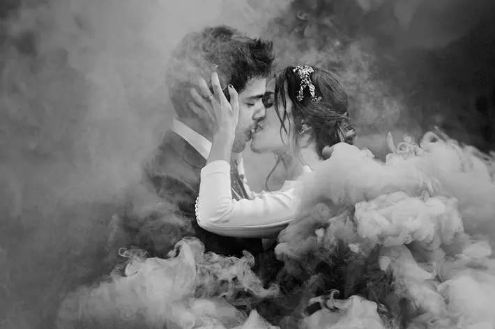 Romantic Portrait of Couple in Smoke - The 50 best wedding portraits of the decade - Monika Zaldo - Mexico