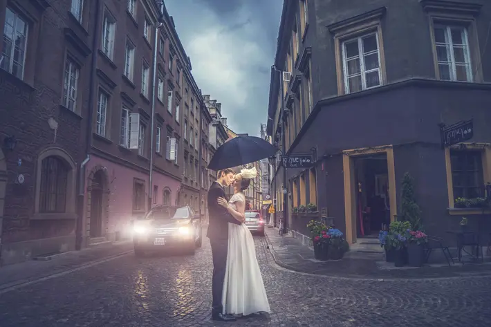 bride-and-groom-portrait-cobbled-stone-streets-worlds-best-wedding-photos-cm-leung-europe-wedding-photographers
