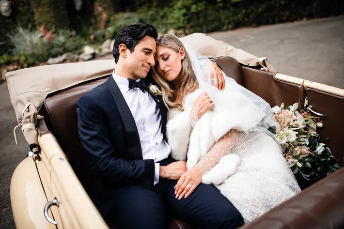 couple-affection-in-vintage-auto-m-hart-los-angeles-photographer