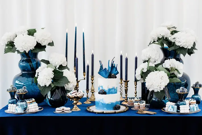 modern-cake-on-dessert-table-jurgita-lukos-photography