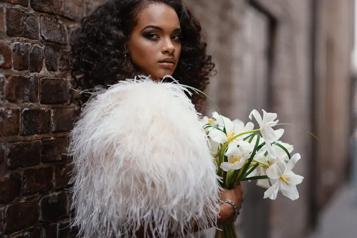beautiful-portrait-of-a-bride-in-a-fur-shawl-photo-by-dark-roux