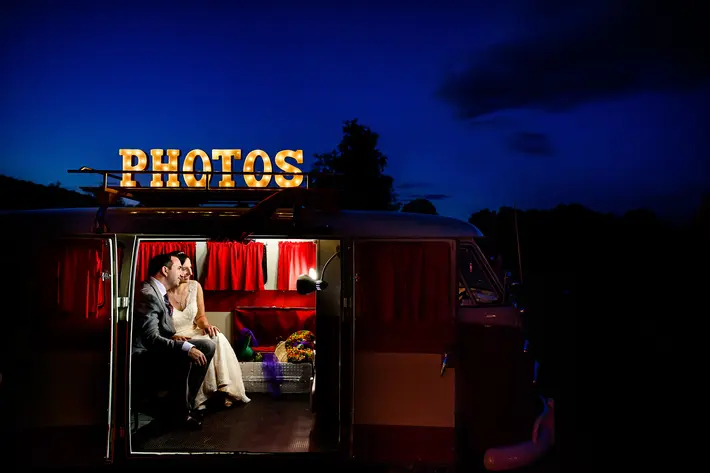married-couple-in-vw-bus-photo-booth-hannah-photography