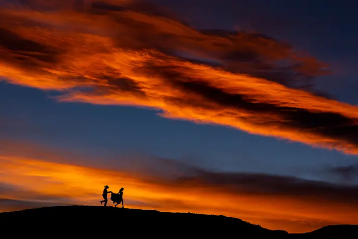 silhouette-bride-and-groom-under-big-red-sky-j-la-plante-photo