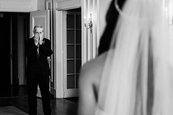 fathers-first-look-at-bride-kelli-wilke-photography