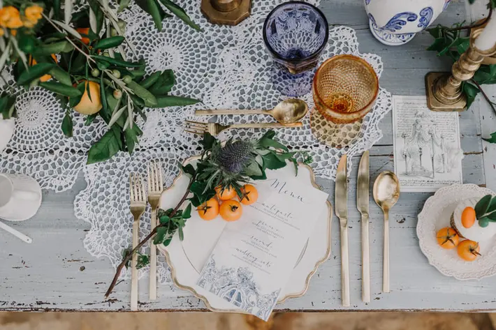 italian-place-setting-with-thistle-and-tangerines-worlds-best-wedding-photos-gianluca-adiovaso-italy-wedding-photographers