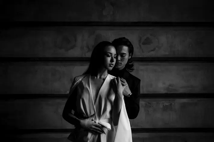 shadowy-intimate-couple-portrait-jacob-gordon-photography