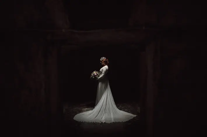 solitary-bride-profile-pose-lima-conlon-photography