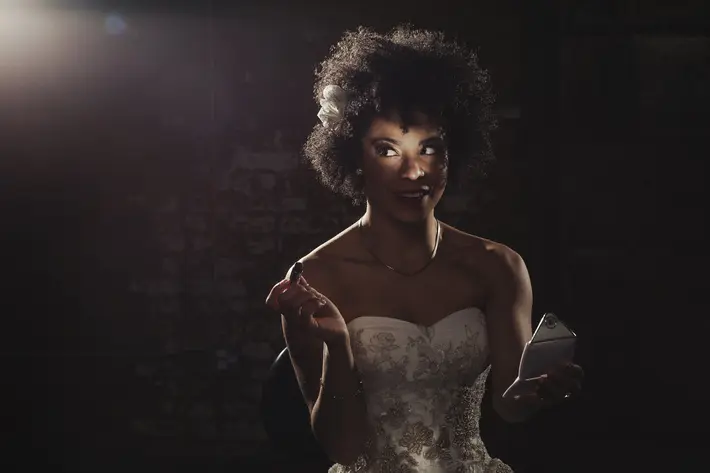 shadowy-shot-of-bride-putting-on-makeup-photo-by-inbal-sivan-photography