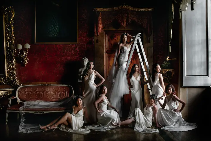 classic-group-portrait-bridesmaid-with-white-silk-dresses-mermaid-beaded-gown-worlds-best-wedding-photos-david-bastianoni-italy-wedding-photographers