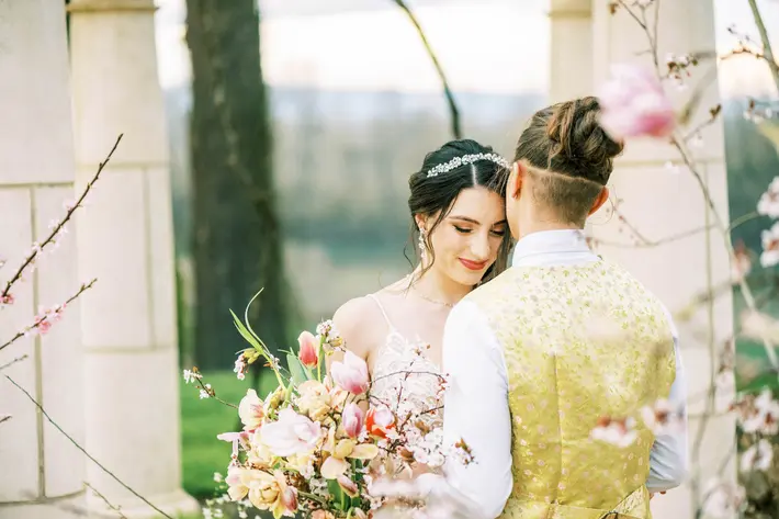 spring-bride-pose-with-groom-photo-by-lauryn-kay-photography