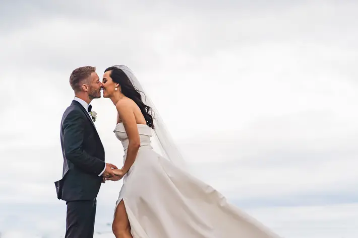 breezy-outdoor-couple-kiss-the-portrait-rooms