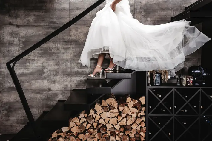bride-in-high-heels-descending-stairs-to-wine-cellar-photo-by-laura-zyge-photography