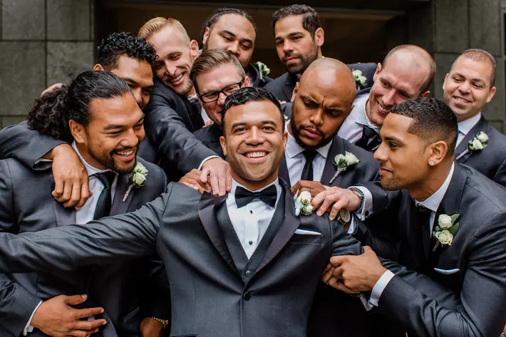 groomsmen-surrounding-groom-photo-by-alante-photography