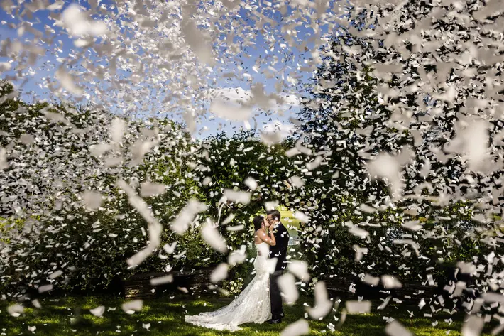 Couple kissing under confetti - photo by JAG Studios - Connecticutt