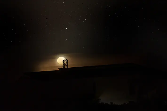 featured-couple-dance-under-starry-sky-with-full-moon-photo-by-ben-connolly-creative