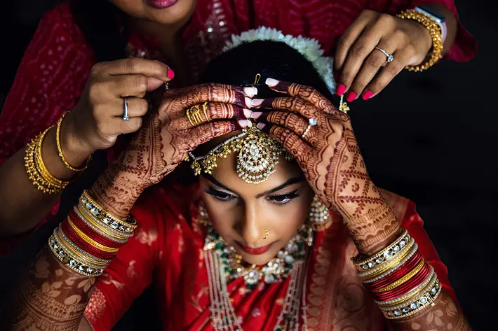 indian-bride-getting-ready-photo-by-rayan-anastor-photography