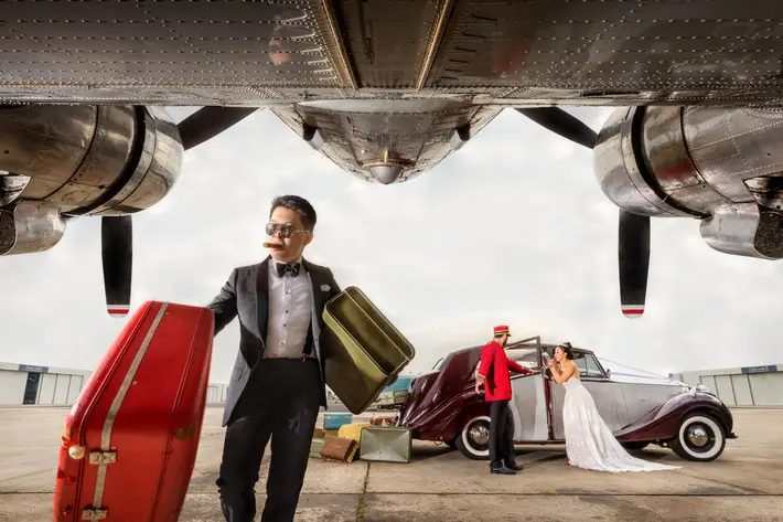 Groom loading suitcases Dezine by Mauro