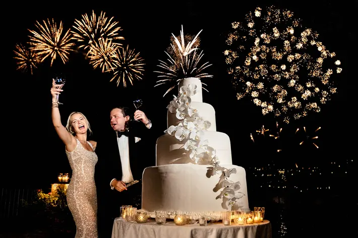 How to Cut a Wedding Cake, photo by Jos and Tree, Portland wedding photographers
