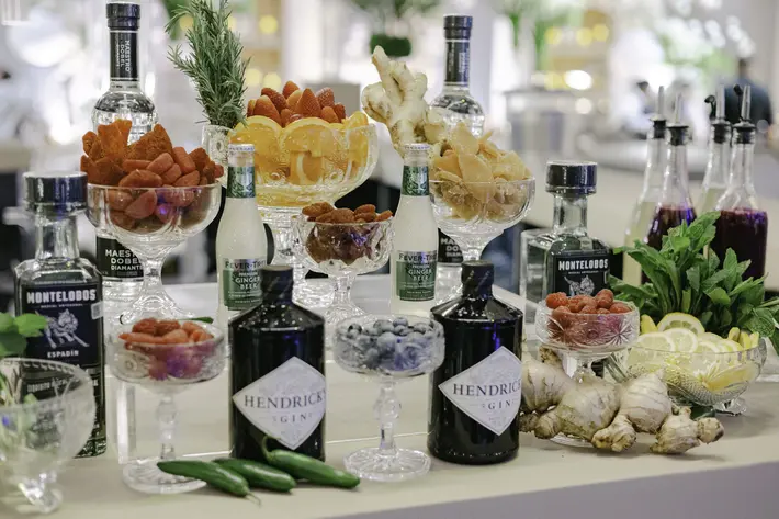 gluten free wedding gin bar photographed by Ruben Parra, Panama wedding photographer