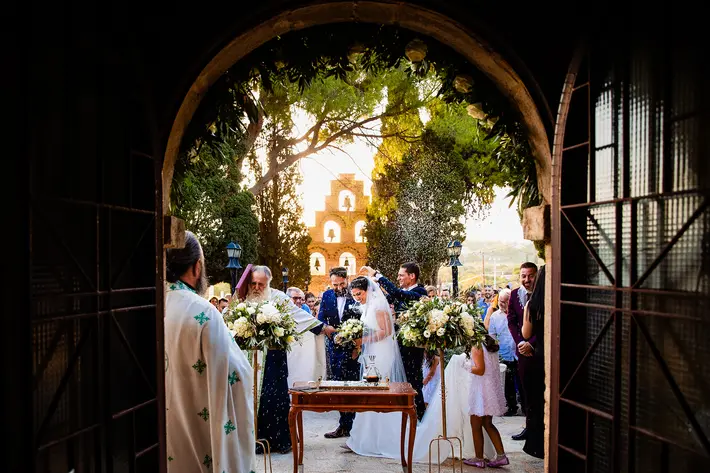 Best wedding photographers in Greece, ceremony photos from Dimi and Wallace